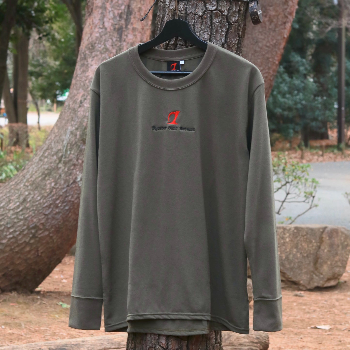A-frame ロングTシャツ BRING Material リサイクル・ポリエステル オリーブ ロゴTシャツ