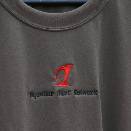 A-frame ロングTシャツ BRING Material リサイクル・ポリエステル オリーブ ロゴTシャツ